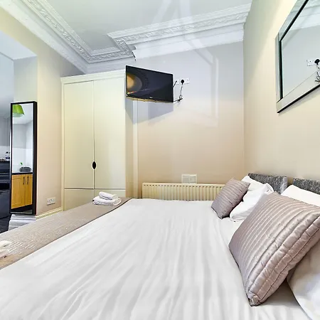 United Lodge Hotel And Apartments-3